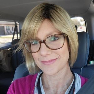 Beautiful blonde bob Henry Margu adjustable wig. NIB